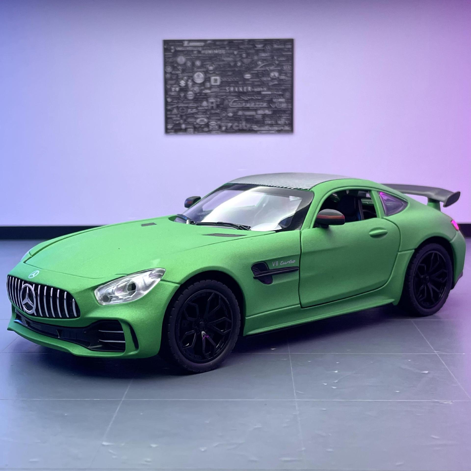 Modelo de coche de aleación de coche AMG1:24 Big Ben GTR Tire hacia atrás con el sonido del aerosol y la luz del juguete del muchacho modelo de coche adornos