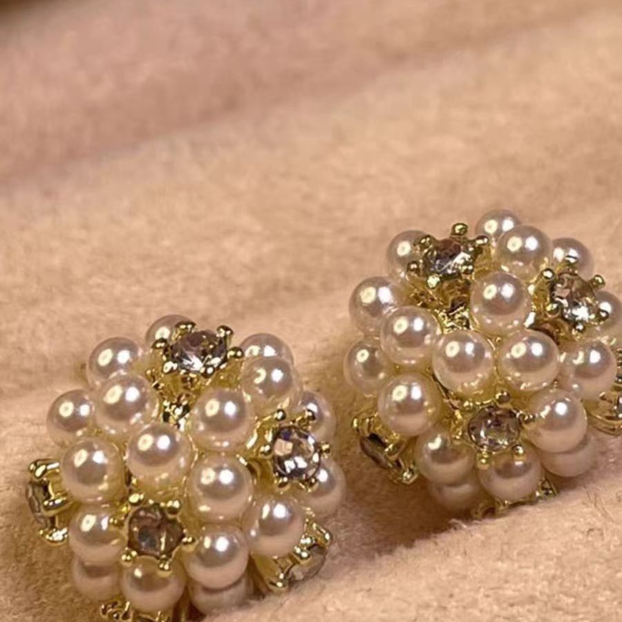 Cubic Zirconia And Pearl Stud Earrings For Everyday Elegance_voghion.com