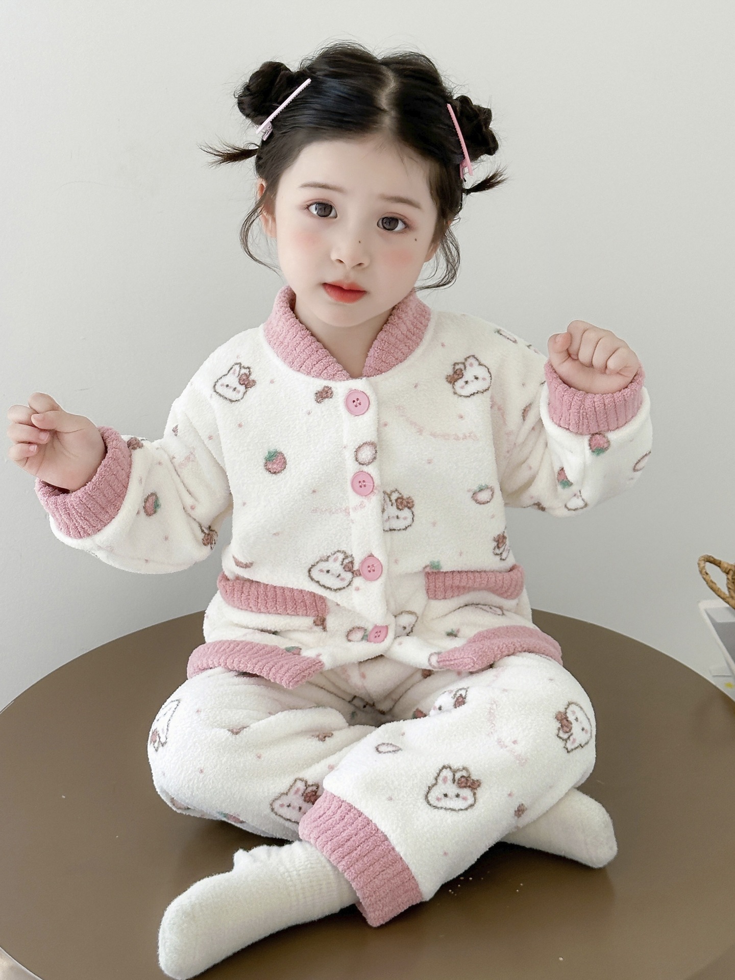 Niña pijama conjunto 2025 nuevo otoño y invierno niños franela calentamiento ropa de hogar de terciopelo de coral bebé dos piezas conjunto