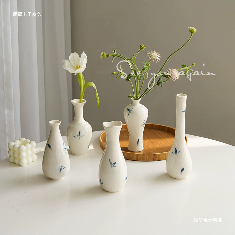 Blue and white ceramic small decorations flower-shaped, small vase