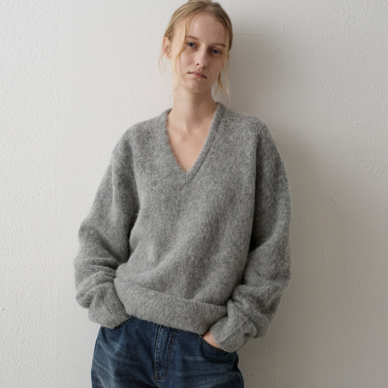 In Stock Facade Pattern V-Neck Sweater for Women, New Autumn and Winter Style, High-End Loose-Fitting Alpaca Knitwear