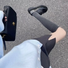 �ﶬ�߼��кڻ�ɫС���mŮ���A��ɽ��q�и�Ͳ��ɫ�@�ݼ�ϥ�Ѷ��m