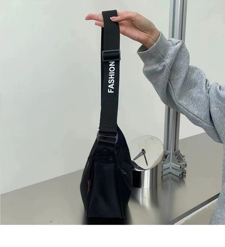 Niche simple cross-body dumpling bag for women new casual sports style Oxford cloth shoulder bag large capacity women's bag