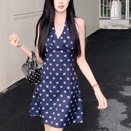 法式复古v领美背挂脖连衣裙女夏季修身印花裙子设计感收腰a字短裙
