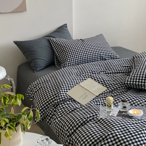 Black and white small grid