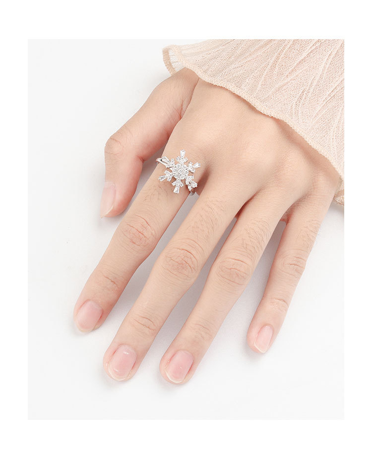 Simple Snowflake Ring Female Korean Rotating Copper Zircon Adjustable Ring display picture 3