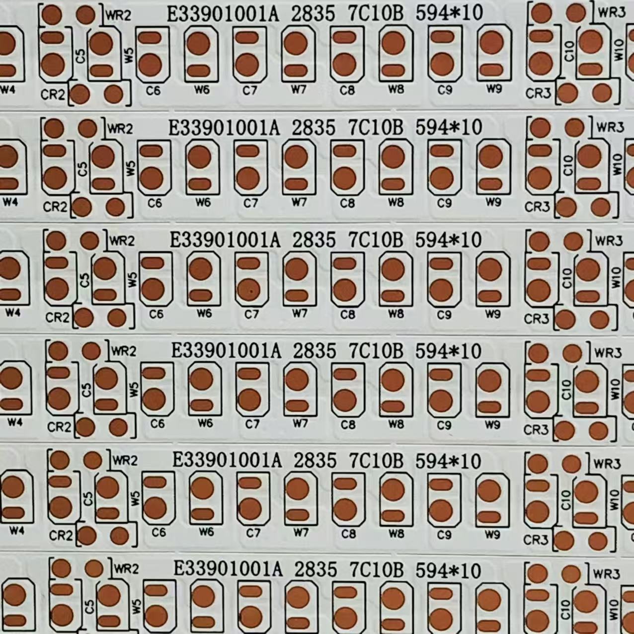 FPC软灯条板2835 10B7C*2 双色 594*10MM*24PCS双面白膜 左边有孔