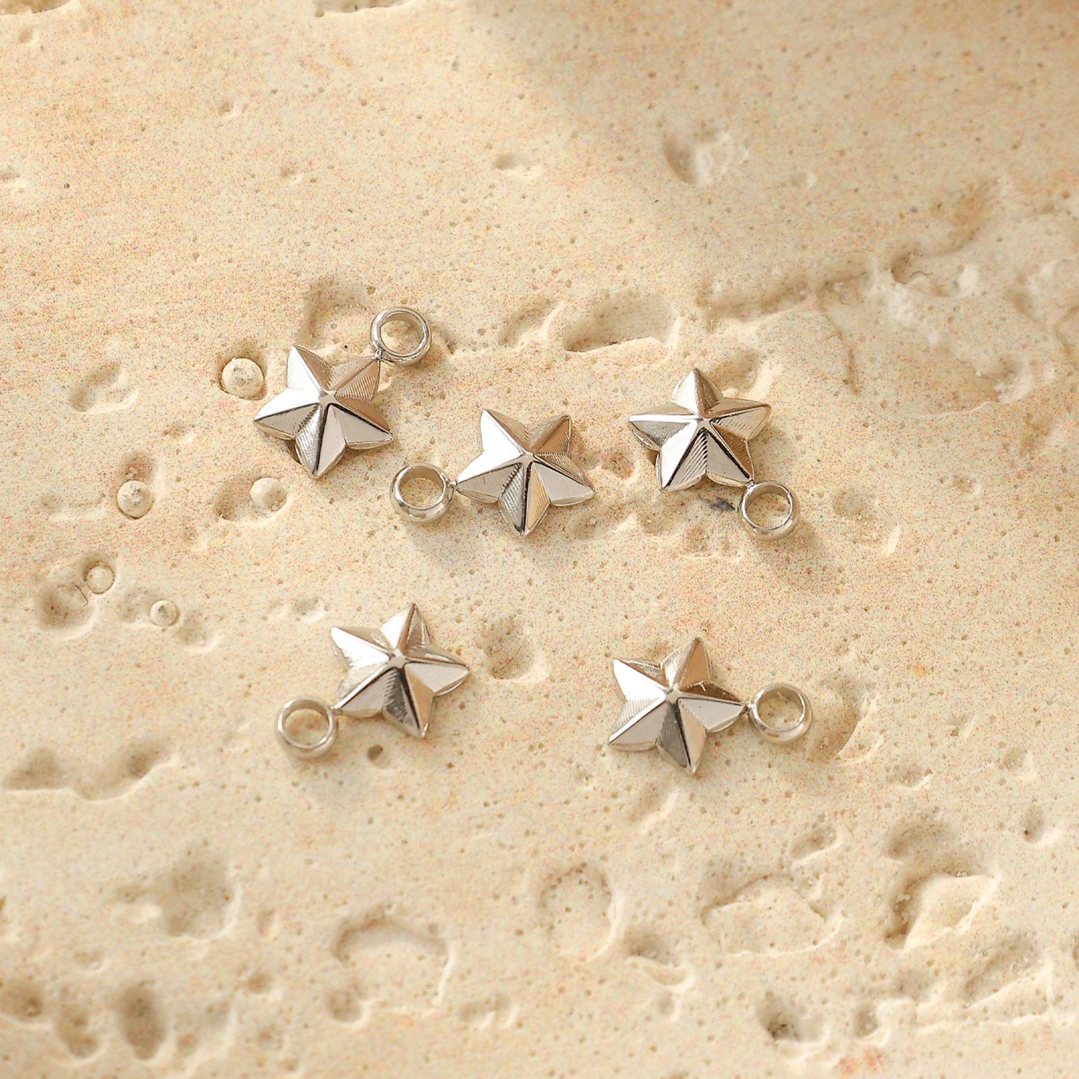 5 PCS/Package Quantity 304 Stainless Steel Material 5 PCS/Package 304 Stainless Steel Star Pendant