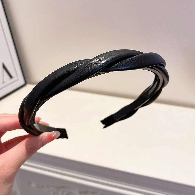 1 Piece Quantity Daily Occasion Pu Leather Material Fashion Solid Color Pu Leather Cloth Handmade Inlay Artificial Gemstones Hair Band 1 Piece
