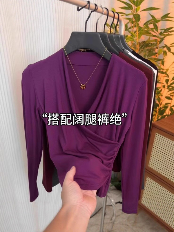 超好看独特漂亮V领上衣女2025早秋穿搭设计感小众洋气内搭打底衫|undefined
