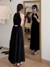 黑色露腰度假风连衣裙2023新款设计感收腰显瘦无袖挂脖长裙女夏季