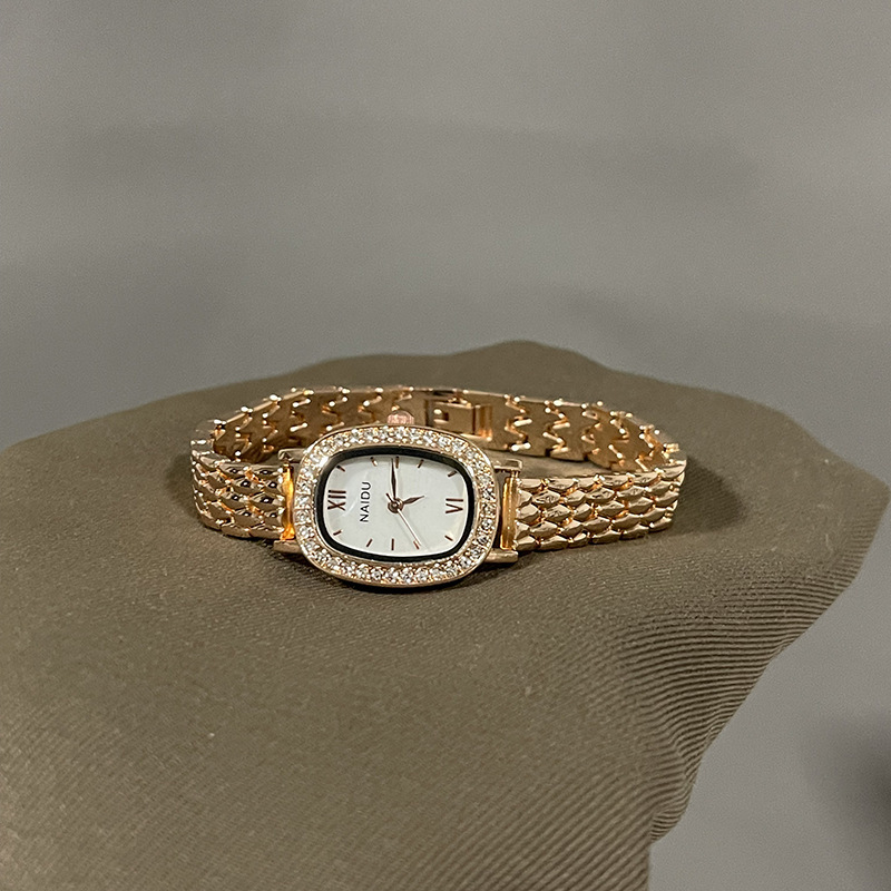 New Women's Watch with Diamonds, Light Luxury, Compact, Casual and Versatile Oval Women's Watch, High-End and Temperament Watch