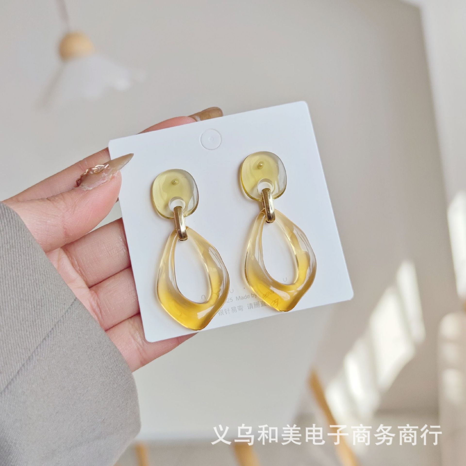 Temperament Korean high-grade crystal transparent acrylic drop earrings fashion geometric earrings 2021 New