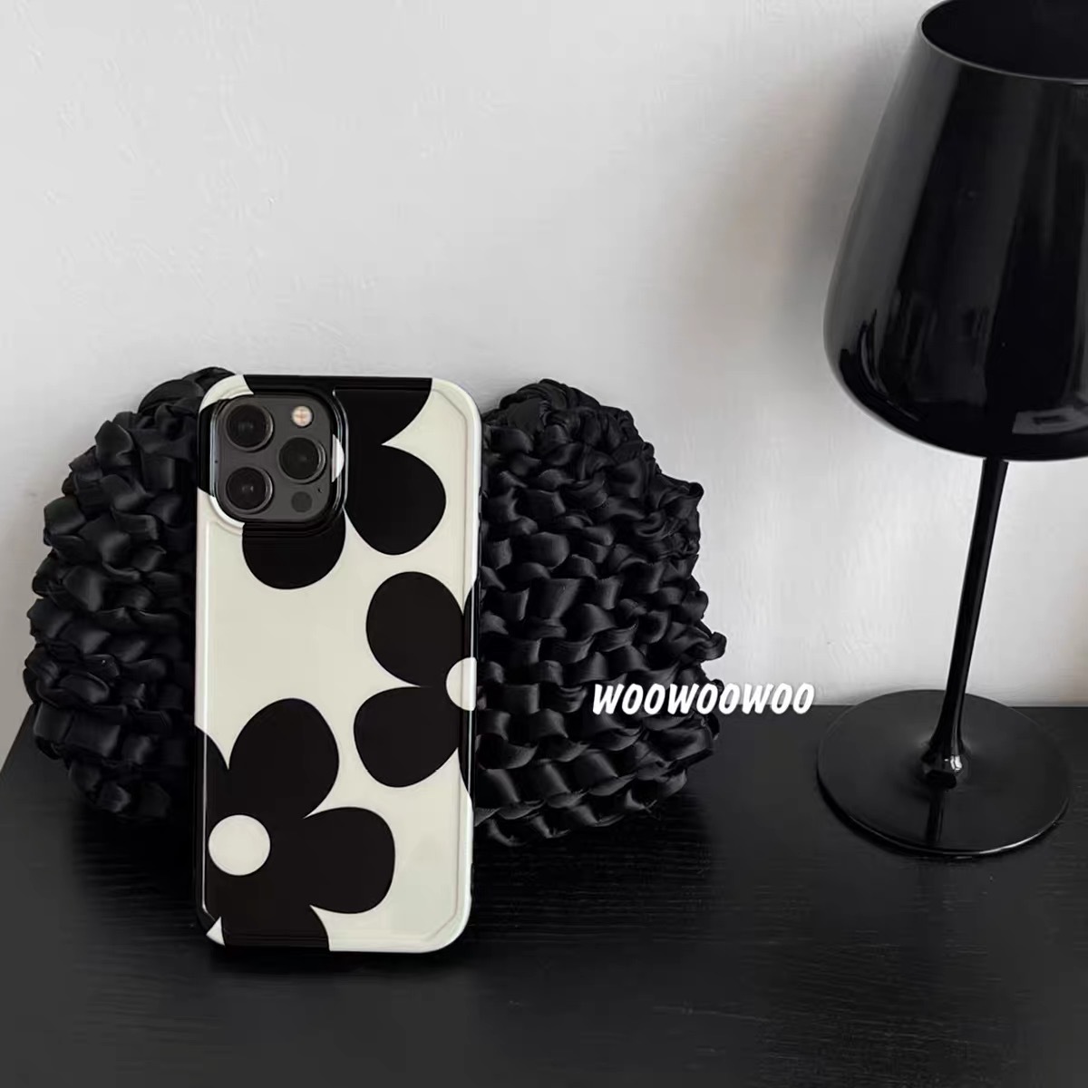 Minimalist Black And White Floral Phone Case For Iphone Models_voghion.com