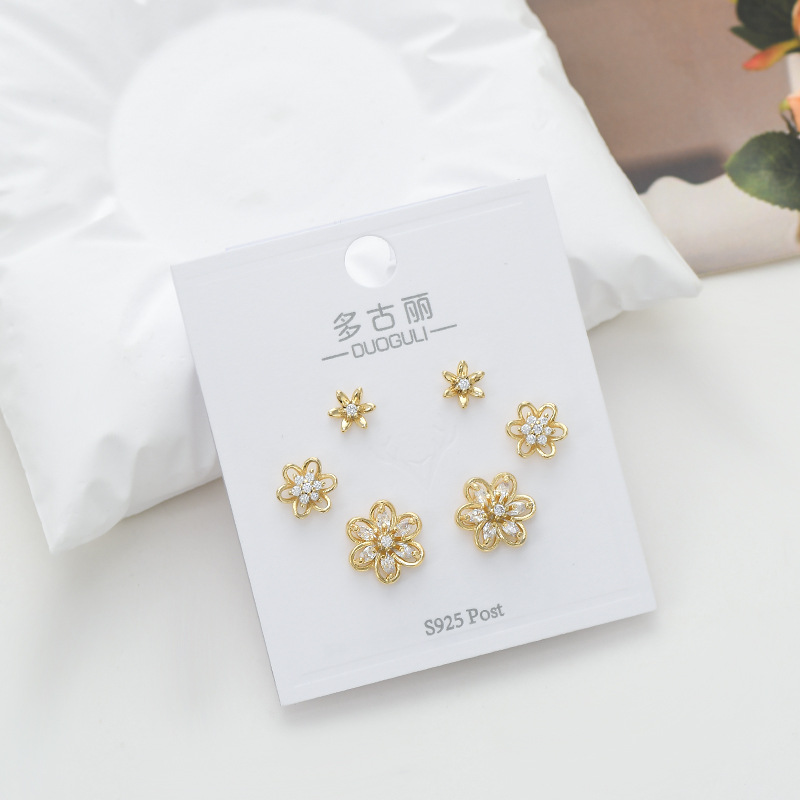 1 Set Sweet Flower Plating Inlay Copper Zircon Ear Studs display picture 1