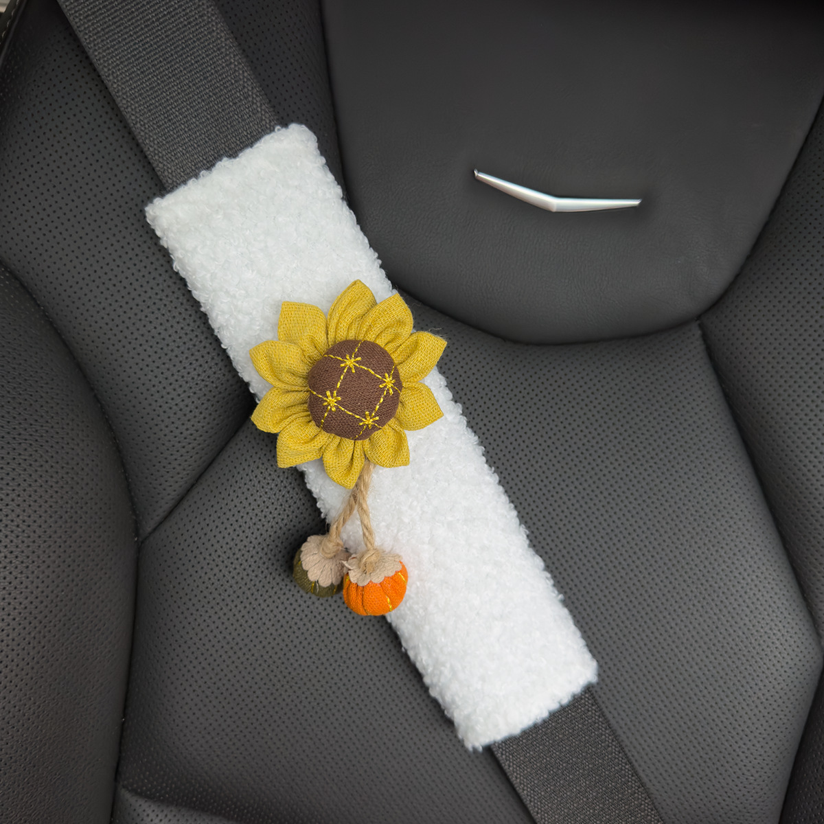 Car Seatbelt Shoulder Pad with Lamb Wool Sunflower Decoration