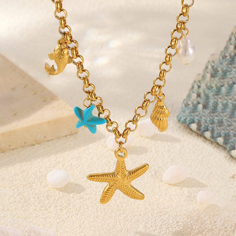 Moda transfronteriza, playa de nicho, estrella de mar, concha de mar, collar de acero de titanio, collar colgante de koi dorado de elementos múltiples, mujer image 3