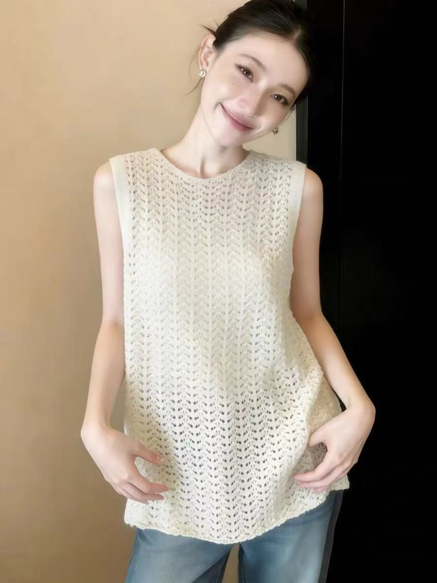 Áo thun nữ cổ tròn chạm rỗng không tay dáng rộng phong cách Hàn Quốc — màu trắng