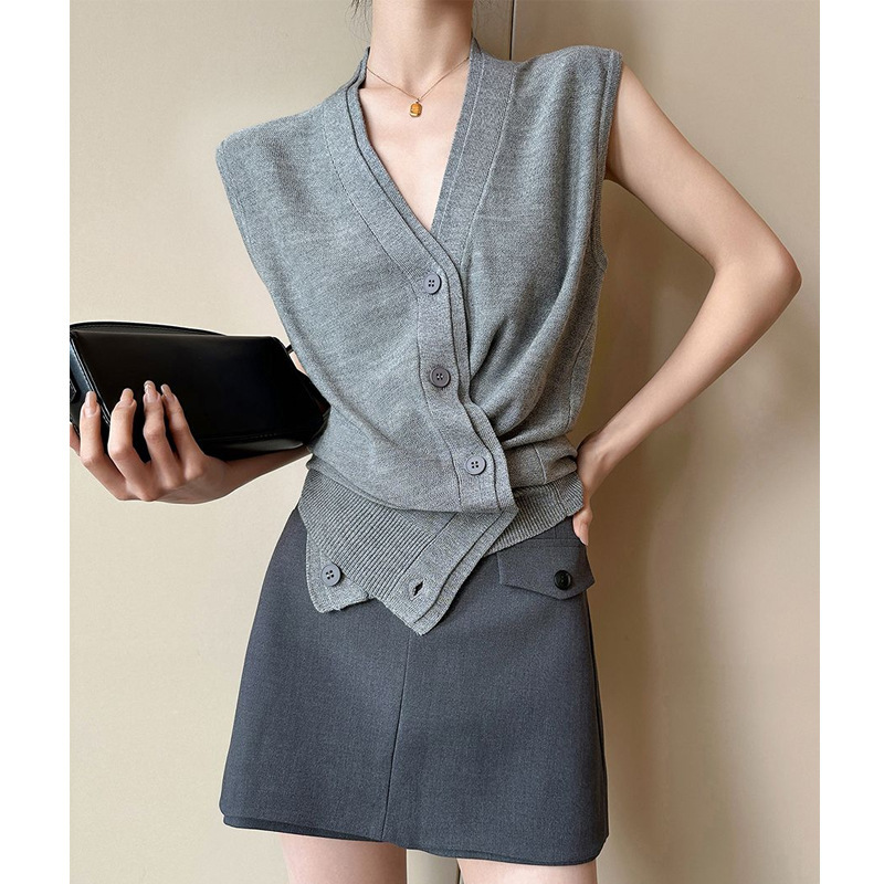 Grey V-neck sleeveless knitted vest cardigan women's summer 2024 new fake two-piece all-match top
