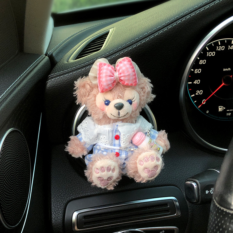 2025 nuevo coche muñeca oso de felpa Tamiflu coche aromaterapia de salida de aire decoración interior accesorios de coche decoración mujer