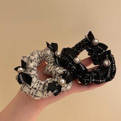 韓国の高級感の小さい香りの風の蝶結びの紐は百合の皮の筋をつけて髪の縄の高い顔の値の髪の輪の女性のアクセサリーを傷つけません。
