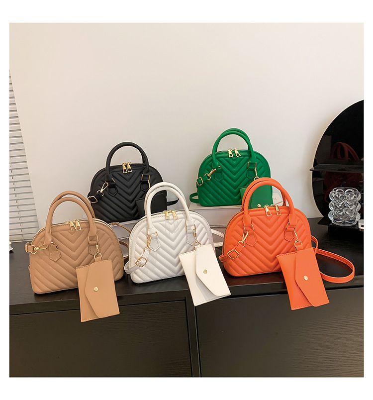 Women's All Seasons Pu Leather Fashion Handbag display picture 3