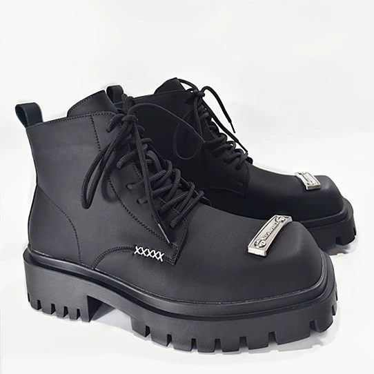 Британские квадратные головы помогают мужчинам с толстой подошной модой