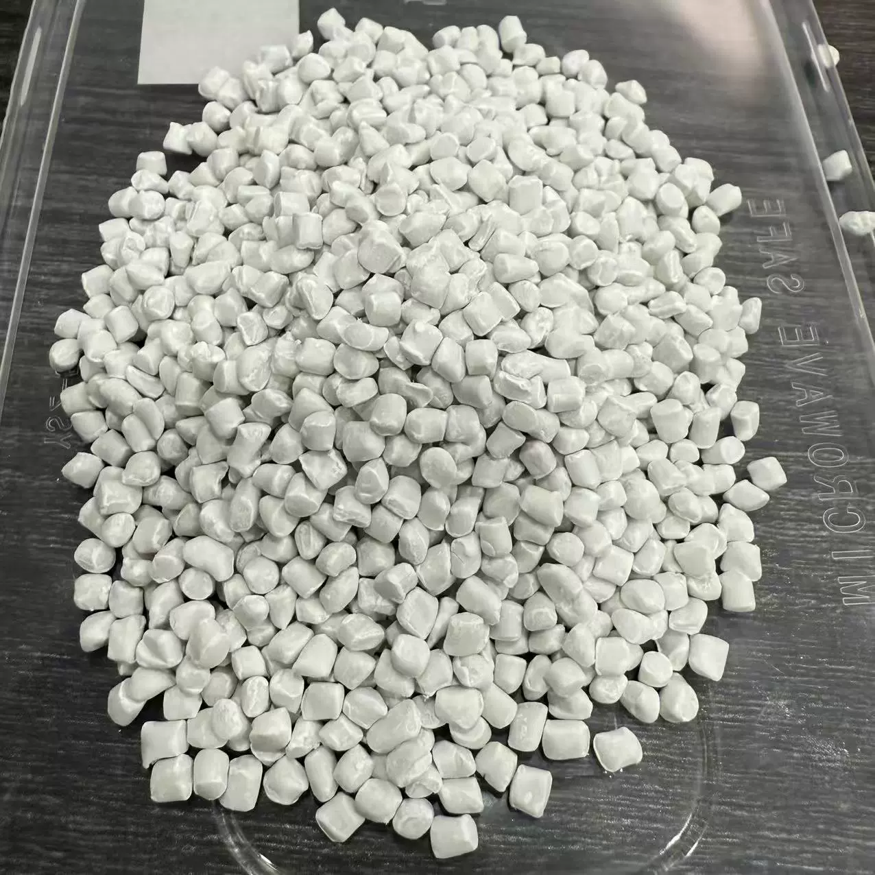 源头厂家定制批发碳酸钙吹膜级填充母料 用于吹膜吹塑防水卷材