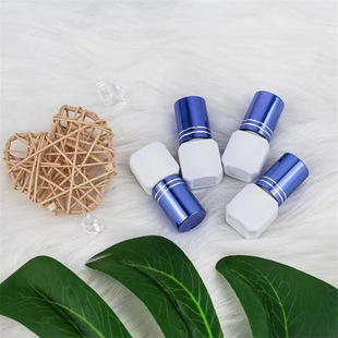 Blue Bottled Eyelash Glue Supports Logo Customization for Eyelash Technicians and Beauty Salons, Suitable for Grafting Eyelashes, Planting False Eyelashes, Strong and Quick-Drying