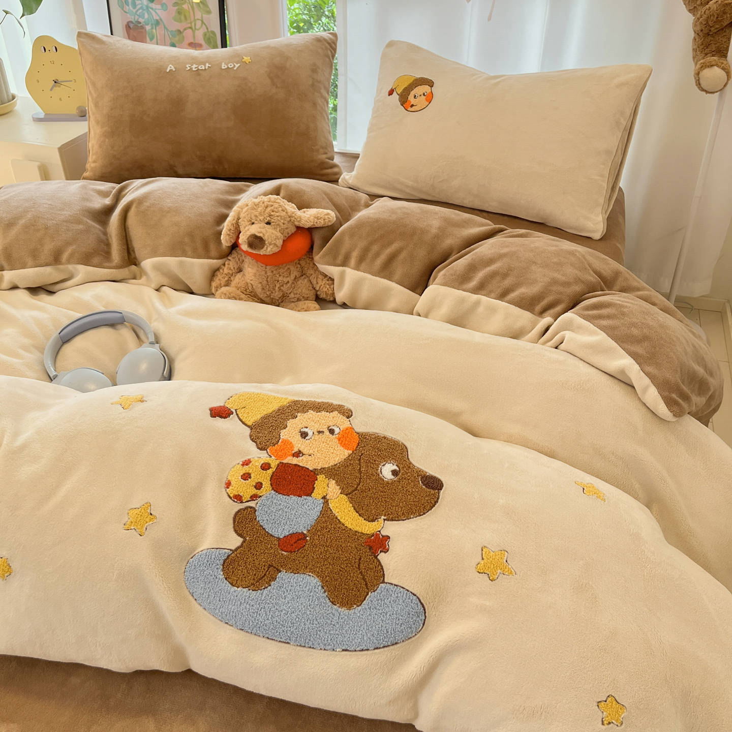 Invierno de dibujos animados de leche de seda cama de cuatro piezas en invierno de seda de coral calentamiento sábanas cubiertas de cama de tres piezas