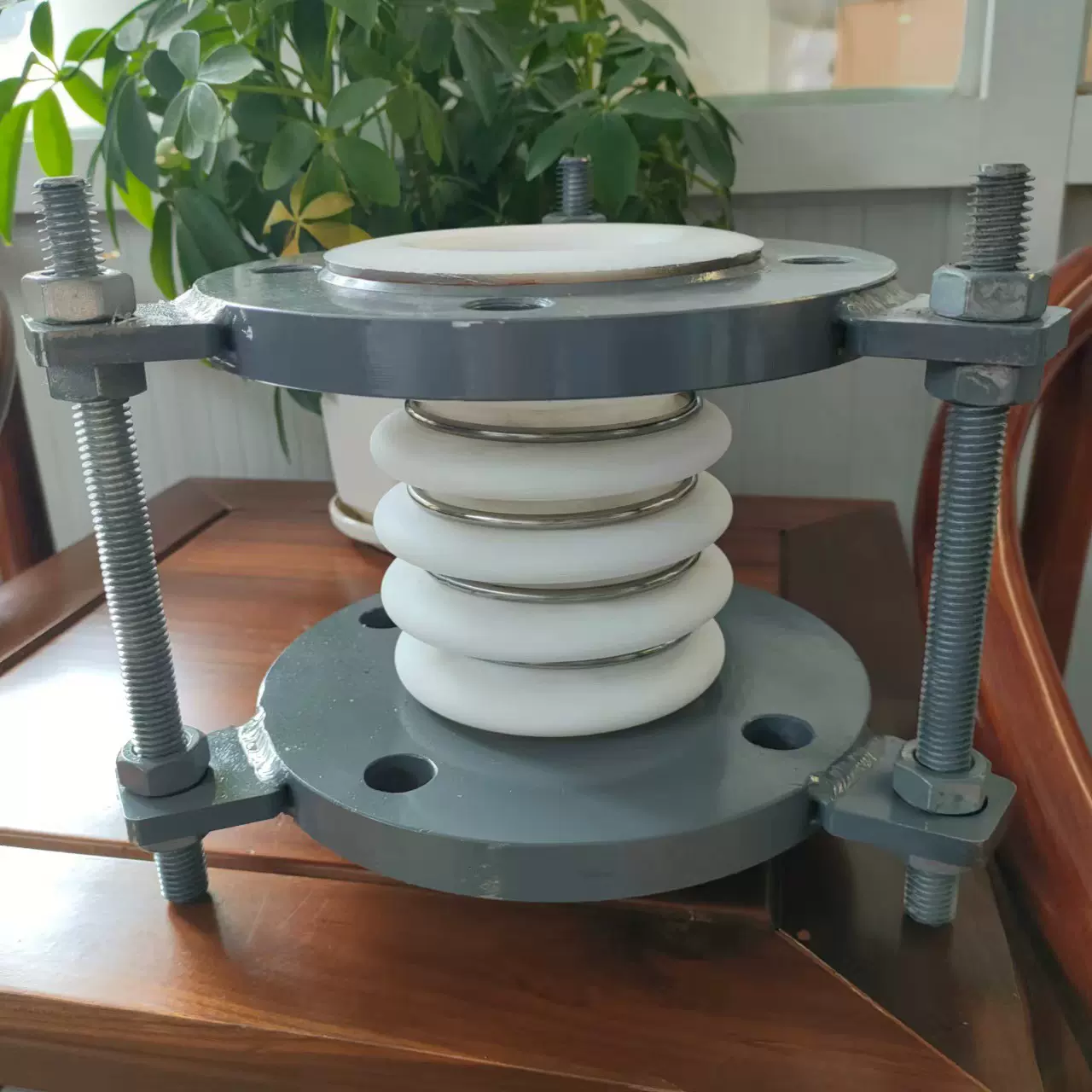 四氟补偿器耐磨304碳钢膨胀节可耐负压碳钢法兰厂家供应价格优