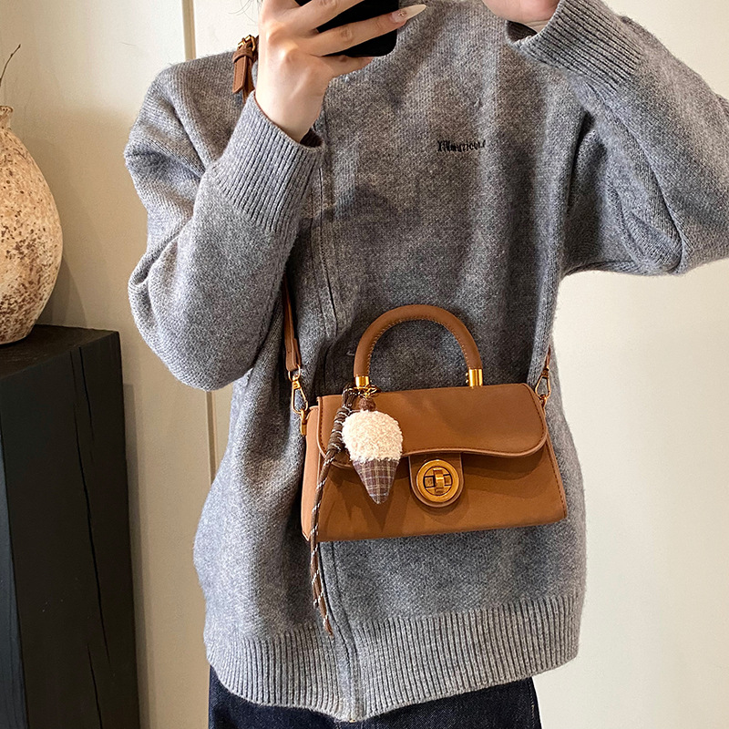 Tendencia retro bolso pequeño para mujeres 2024 nuevo otoño invierno viaje versátil bolso de mano nicho simple mochila de hombro