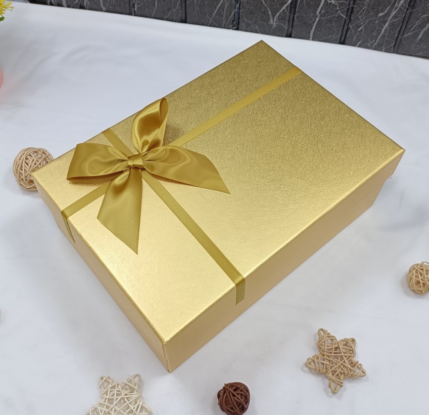 Caja de regalo rectangular de oro caja de regalo de cumpleaños ropa de camisa embalaje caja vacía caja de bocadillos caja personalizada