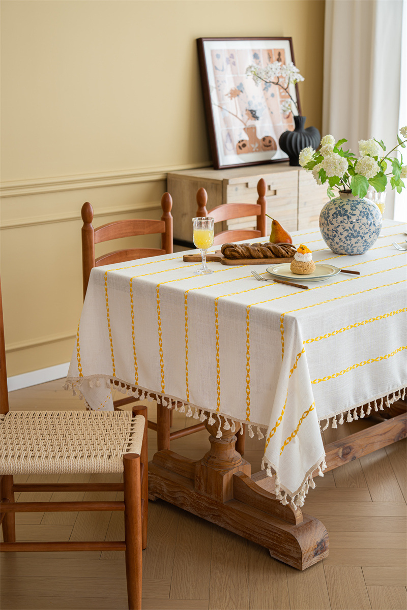 Grenzüberschreitendes INS Nordic Polyester Jacquard T-Shirt mit geflochtener Quaste, rechteckiger Couchtisch und Essbereich mit gestreifter Spitze_voghion.com