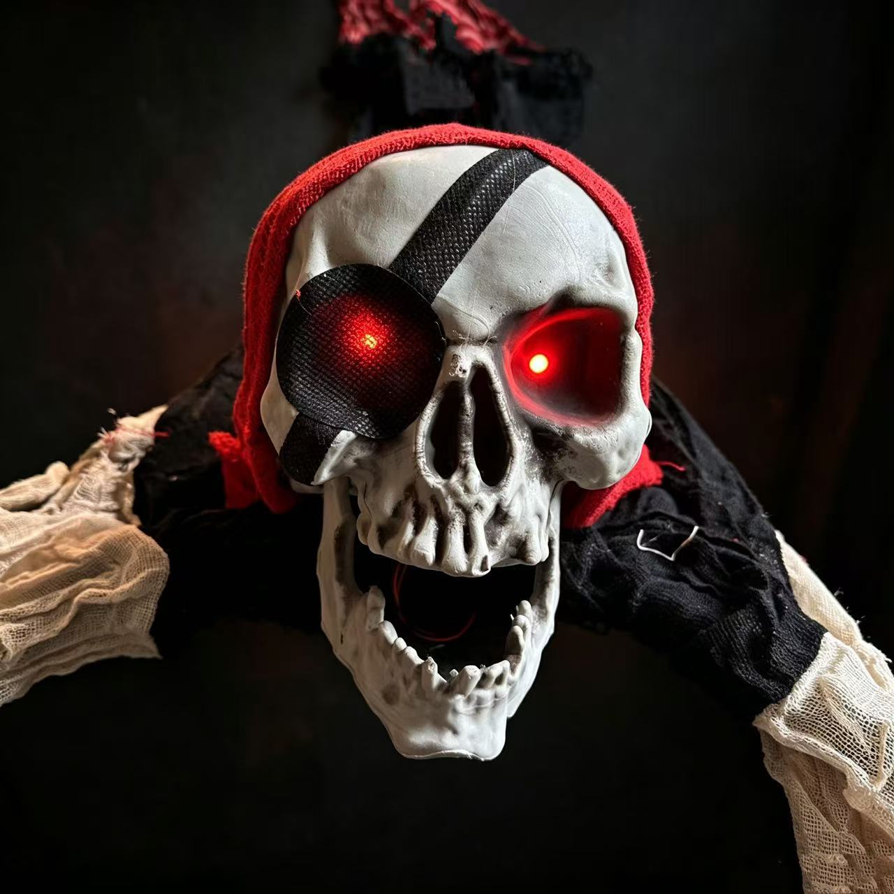 Halloween esqueleto adornos luminosos sonoros piratas raspando fantasmas casa embrujada escenas de decoración accesorios al por mayor
