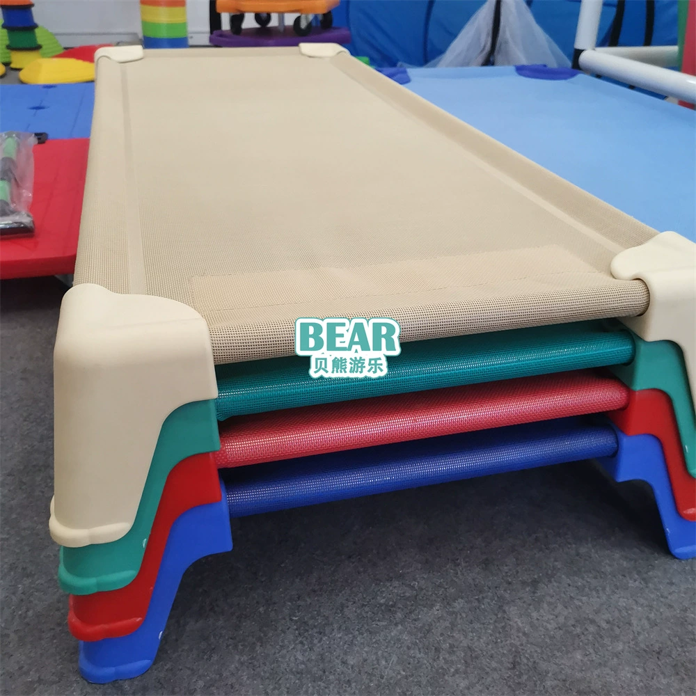 Детский сад Импортная сетчатая кровать Детская дышащая сетчатая кровать Центр раннего образования Одноместная кровать для сна Обеденный перерыв Маленькая кровать