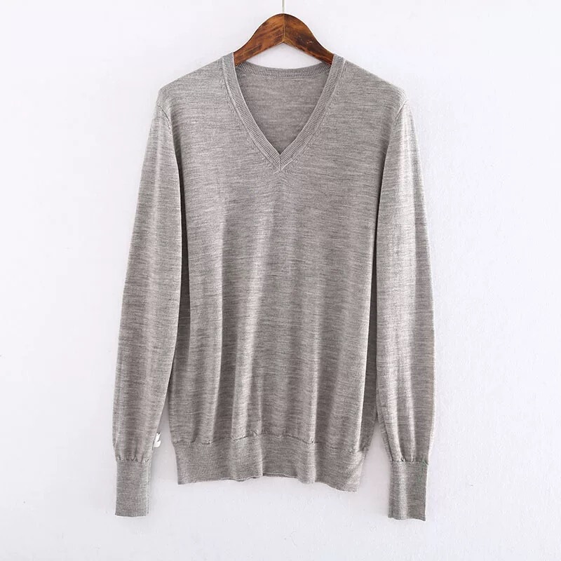 【V-neck】Fine-spun wool V-neck base shirt, fashionable, warm and comfortable top YFW100