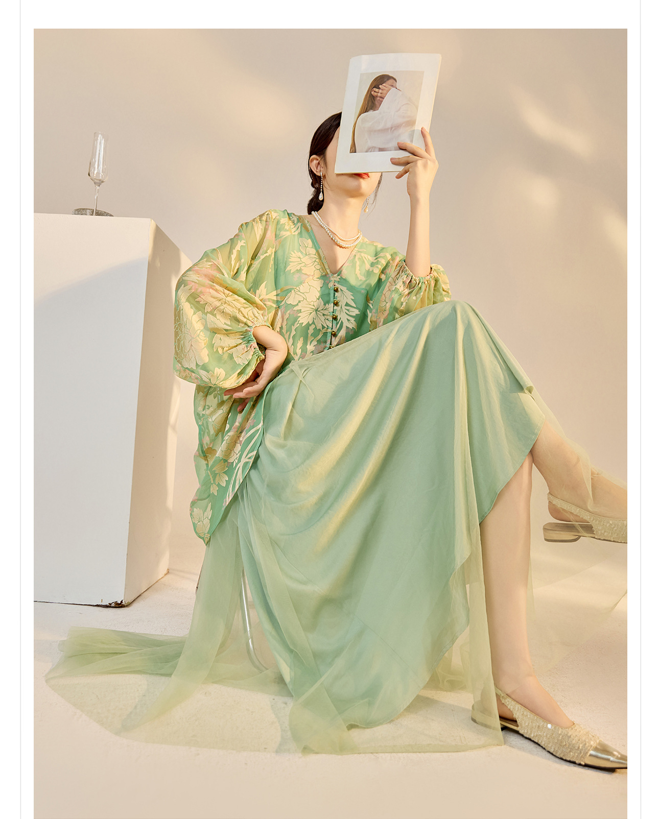 Đầm maxi nữ phong cách Trung Hoa cao cấp, tay dài, cổ cao, họa tiết in hoa cháy kết hợp ghép vải — bầu trời xanh, Màu trắng nhạt chi tiết 3