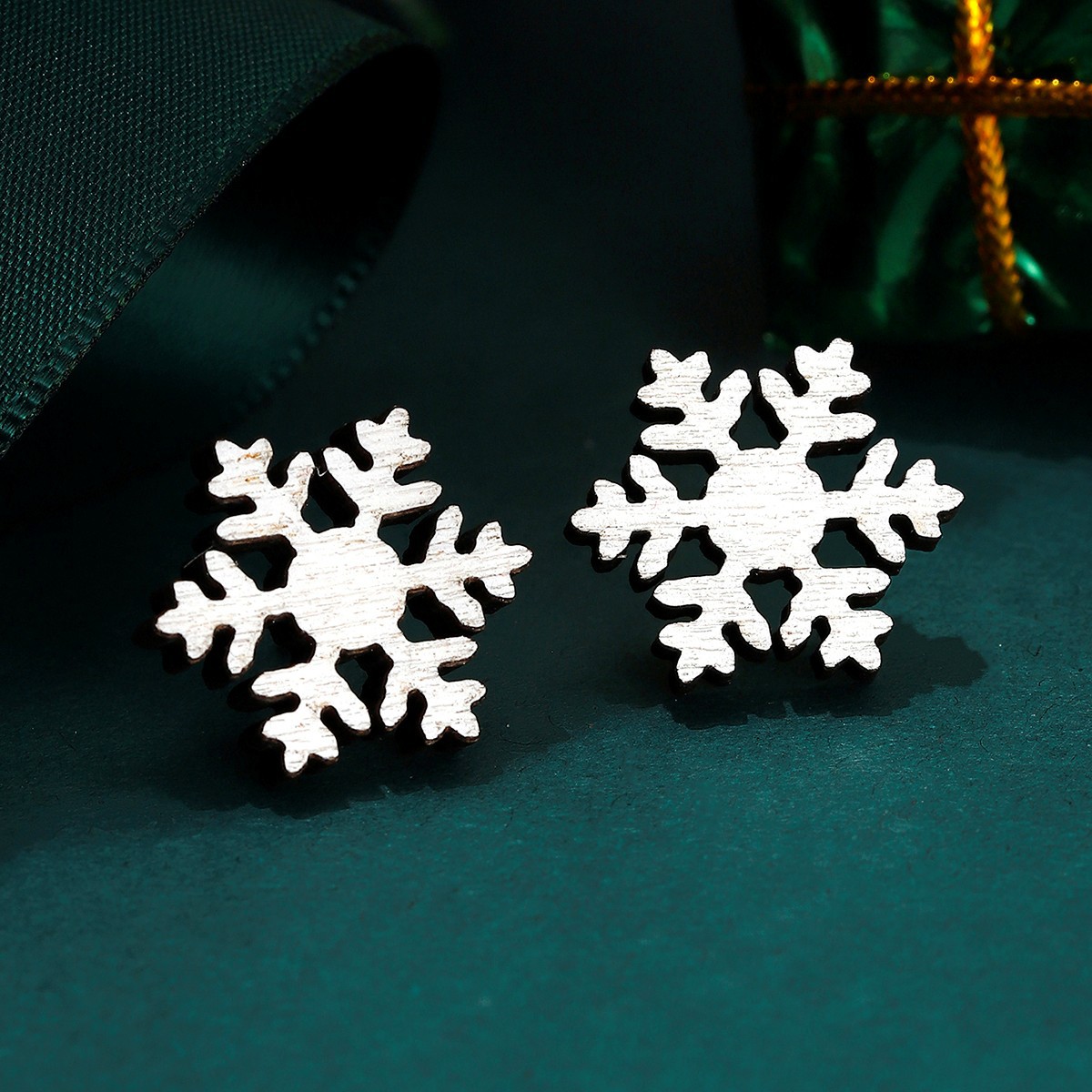 1 Pair Quantity 1 Pair Christmas Cute Christmas Hat Santa Claus Snowflake Wood Ear Studs