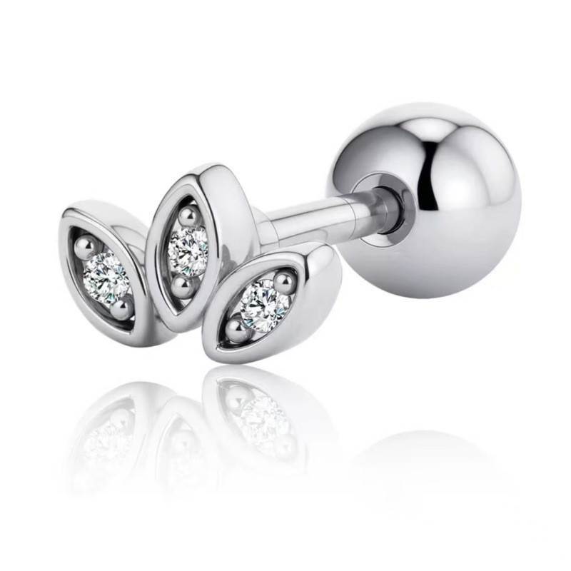 16G labret stud size and finish detail