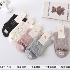 袜子女伊诉秋冬日系字母卡通女中筒运动袜一体机学院风女袜精梳棉