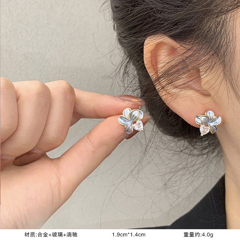 S925銀真珠の花のピアスの女性の贅沢な高級感があります。|undefined
