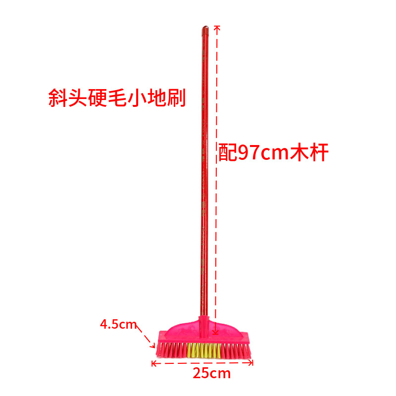 나무 기둥이있는 작은 강모 브러시