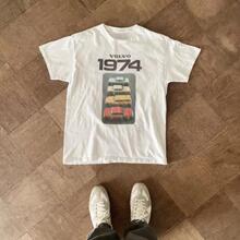 �羳ŷ��Vintage Volvo 1974 Marketing Campaign T-Shirt, Unise