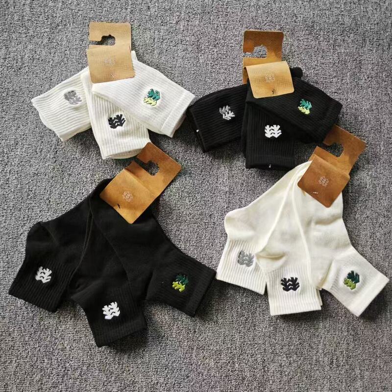 Four Seasons Thin Socks Sports Socks Mid-Calf High Tube Men and Women Breathable Sweat-Absorbent Embroidered Logo Men and Women Pure Color Socks Cotton