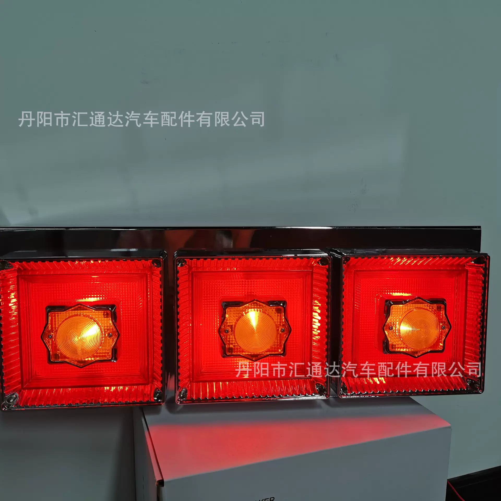 卡车后尾灯 现货通用型卡车三联后尾灯汽车卡车拖车尾灯拖车灯