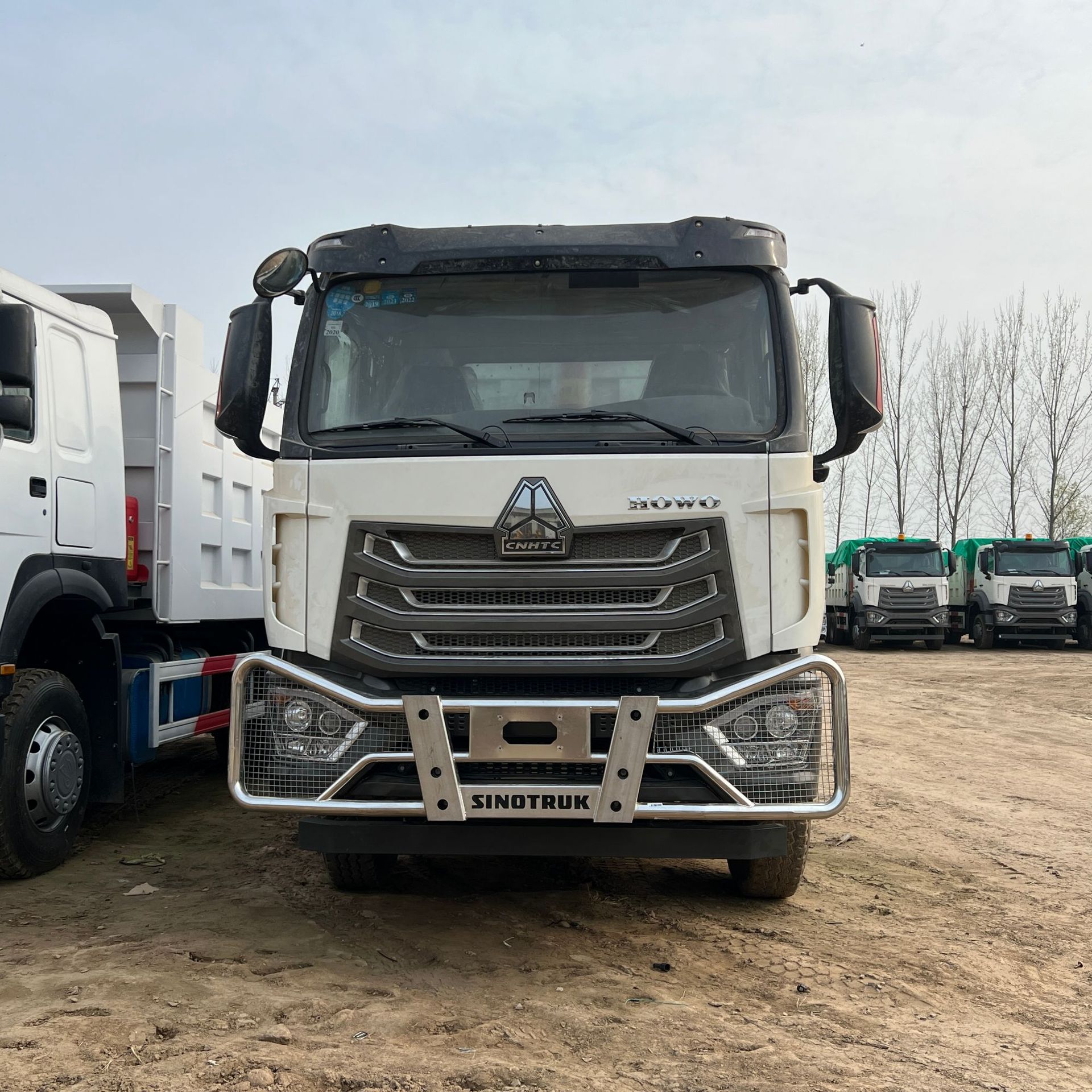 China Heavy Duty Truck Howo 12-Wheel Dump Truck, Tipper Truck, Earthmoving Truck, Engineering Transport Vehicle Exported to Africa and Central Asia