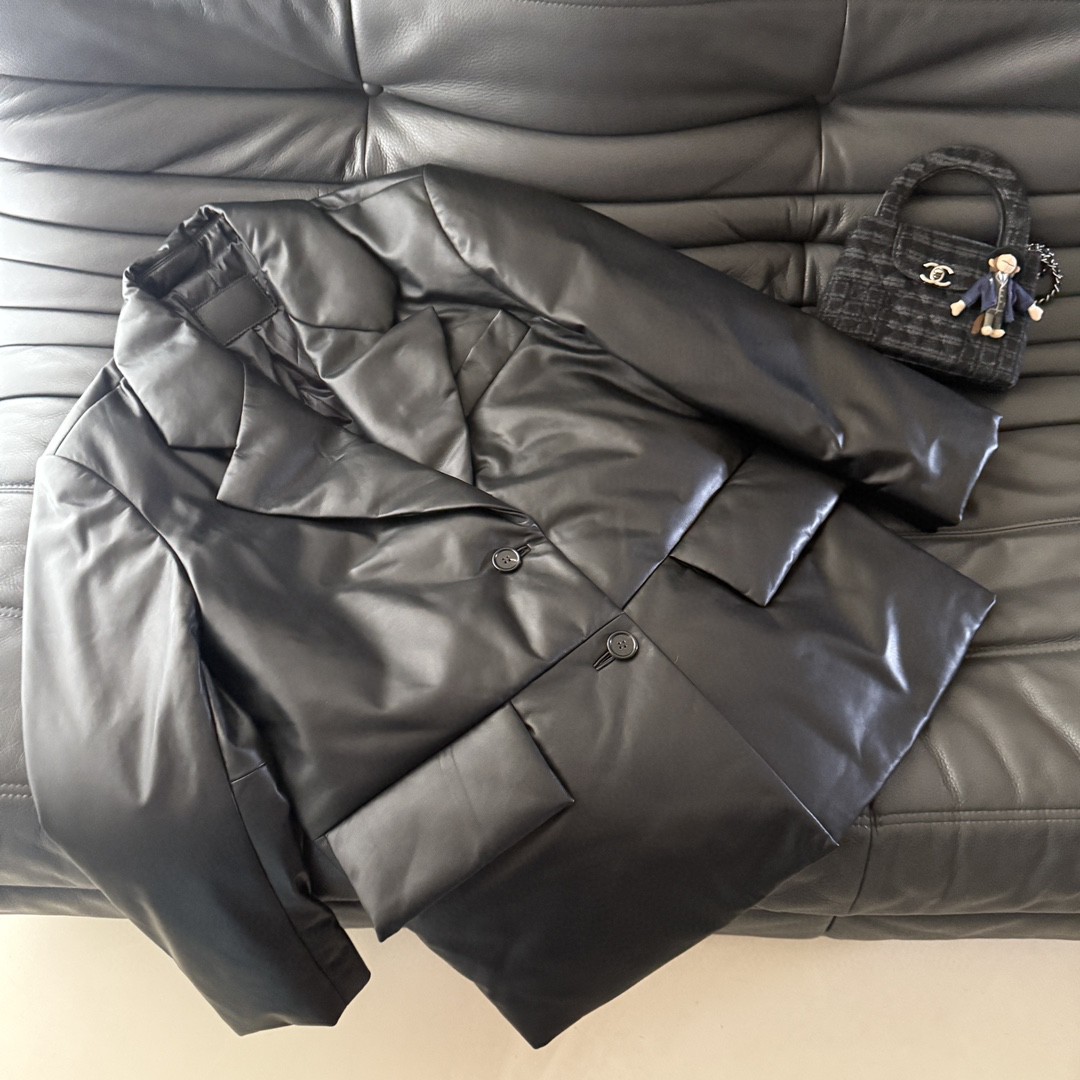 2025秋冬新款法式复古风黑色翻驳领修身百搭两粒扣羊皮羽绒服外套