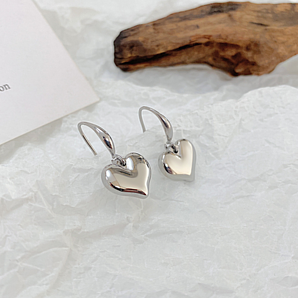 Simple Temperament Heart-shaped Stainless Steel Earrings display picture 4