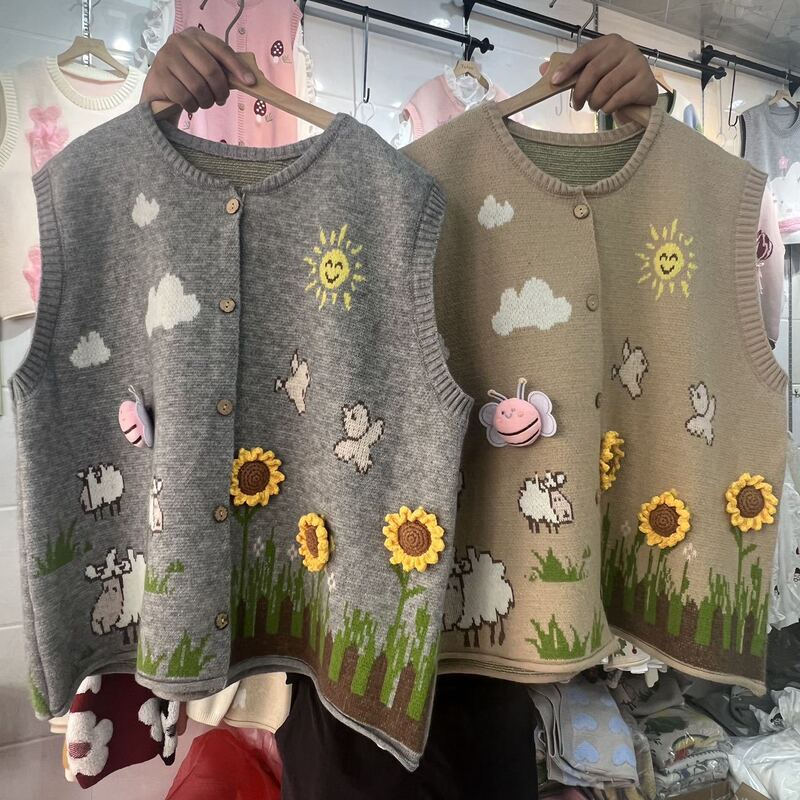 2024 Autumn and Winter New Three-dimensional Sunflower Sweater Vest Women's Loose Casual Sweet Style Design Knitted Top